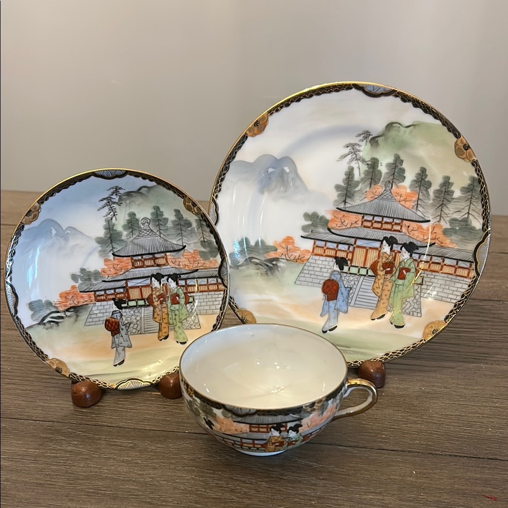 Elegant Japanese Tea Set three pieces excellent condition hand painted (C)